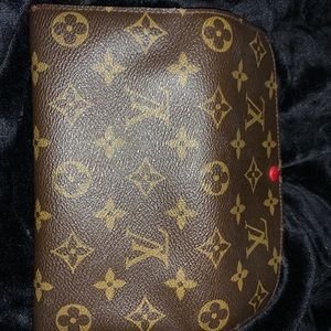 Sara Louis Vuttion wallet